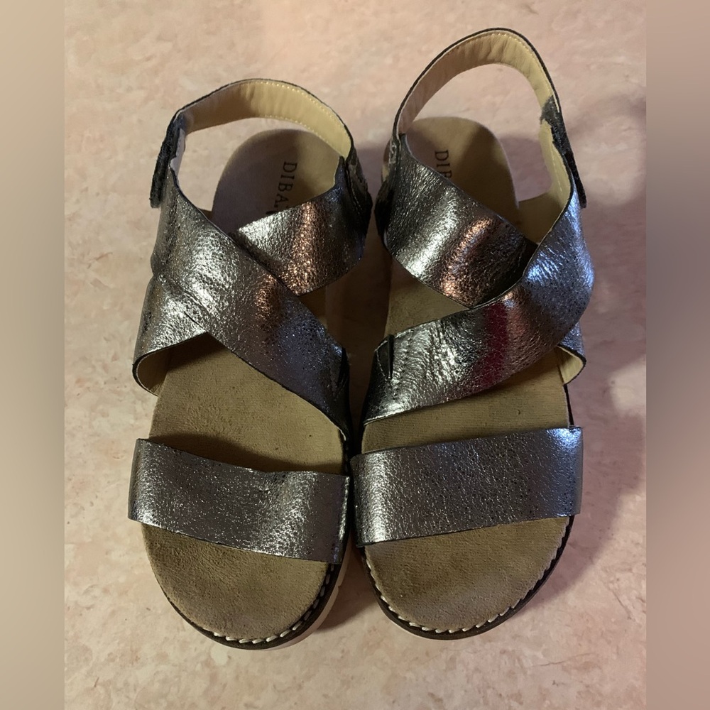 Diba leather pewter sandals size 8.5, GUC
